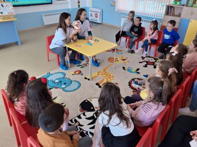"Здрави и бели зъбки " благодарение на р- д- Мурад и д-р Николова - ДГ Слънце - Айтос