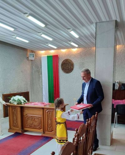 Великденски поздрав при Кмета на Община Айтос и общинска администрация 17.04.2025 г - ДГ Слънце - Айтос