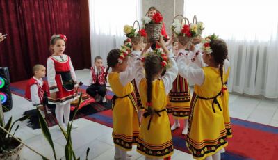 Великденски поздрав при Кмета на Община Айтос и общинска администрация 17.04.2025 г - ДГ Слънце - Айтос