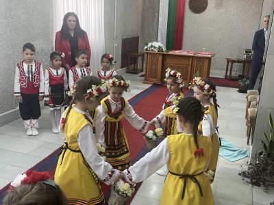 Великденски поздрав при Кмета на Община Айтос и общинска администрация 17.04.2025 г - ДГ Слънце - Айтос