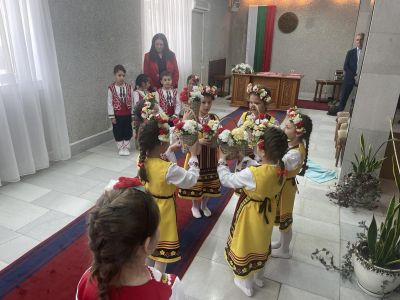 Великденски поздрав при Кмета на Община Айтос и общинска администрация 17.04.2025 г - ДГ Слънце - Айтос