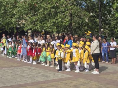 Парад на мажоретките  - ДГ Слънце - Айтос